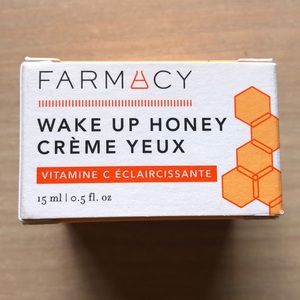 Brightening vitamin C eye cream with honey